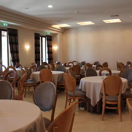 グランド メテオラ 5* カランバカ